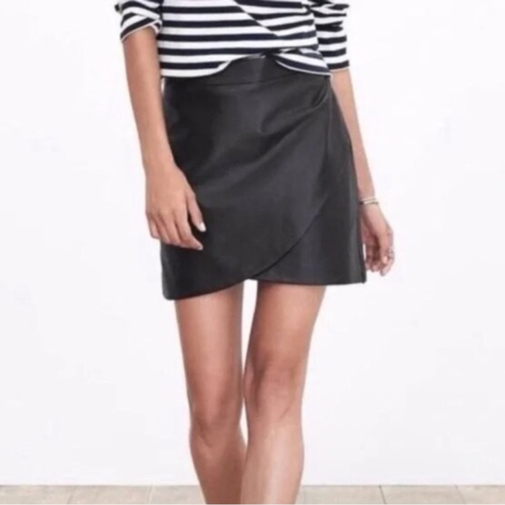 Banana Republic lamb leather Black Wrap Skirt NWOT size 8